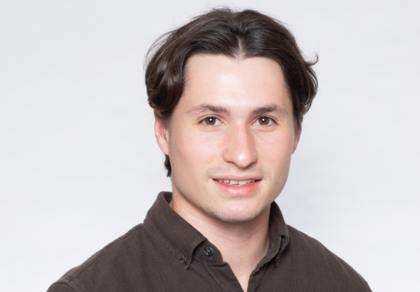 Photo of Akiva Kirschner, a BD associate