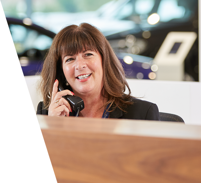 Tracy, Receptionist