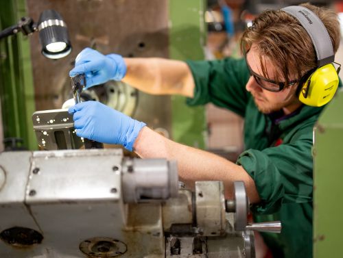 Engineering mechanic apprentice
