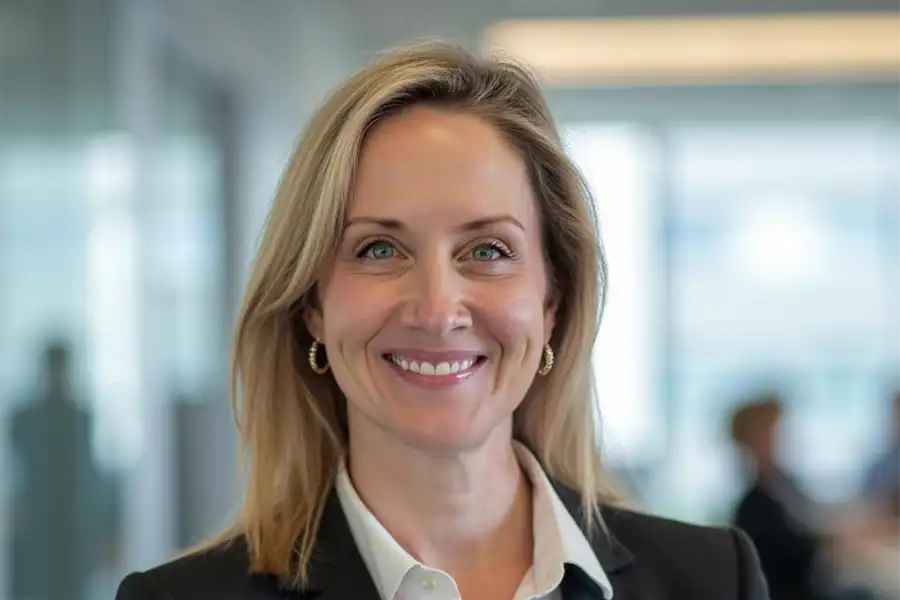 Headshot of Amy McCracken
