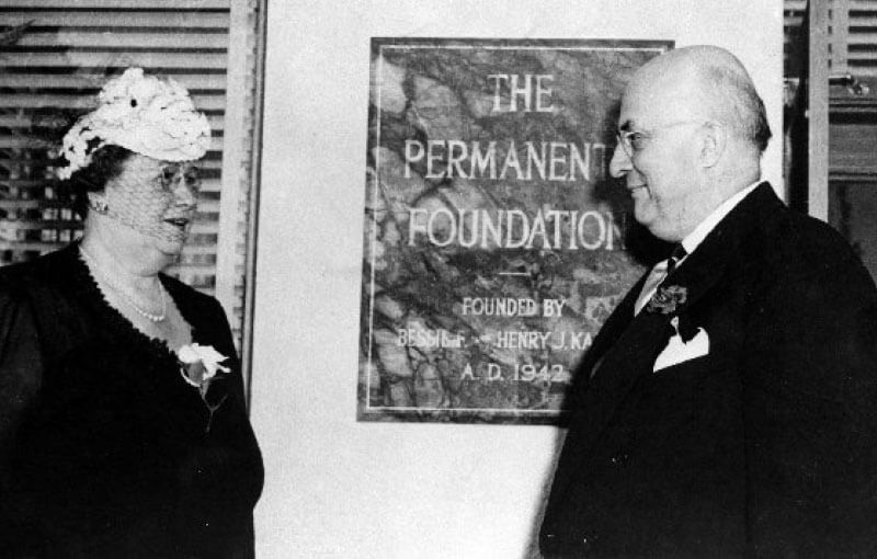 Henry J. Kaiser and Bess Kaiser at dedication of Oakland Hospital and Permanente Foundation