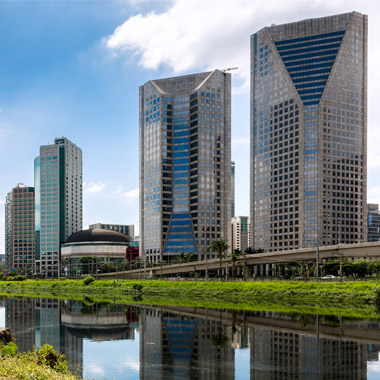 Vista para o canal transversal do Centro Empresarial nações Unidas em São Paulo, local do escritório regional da Laureate no Brasil