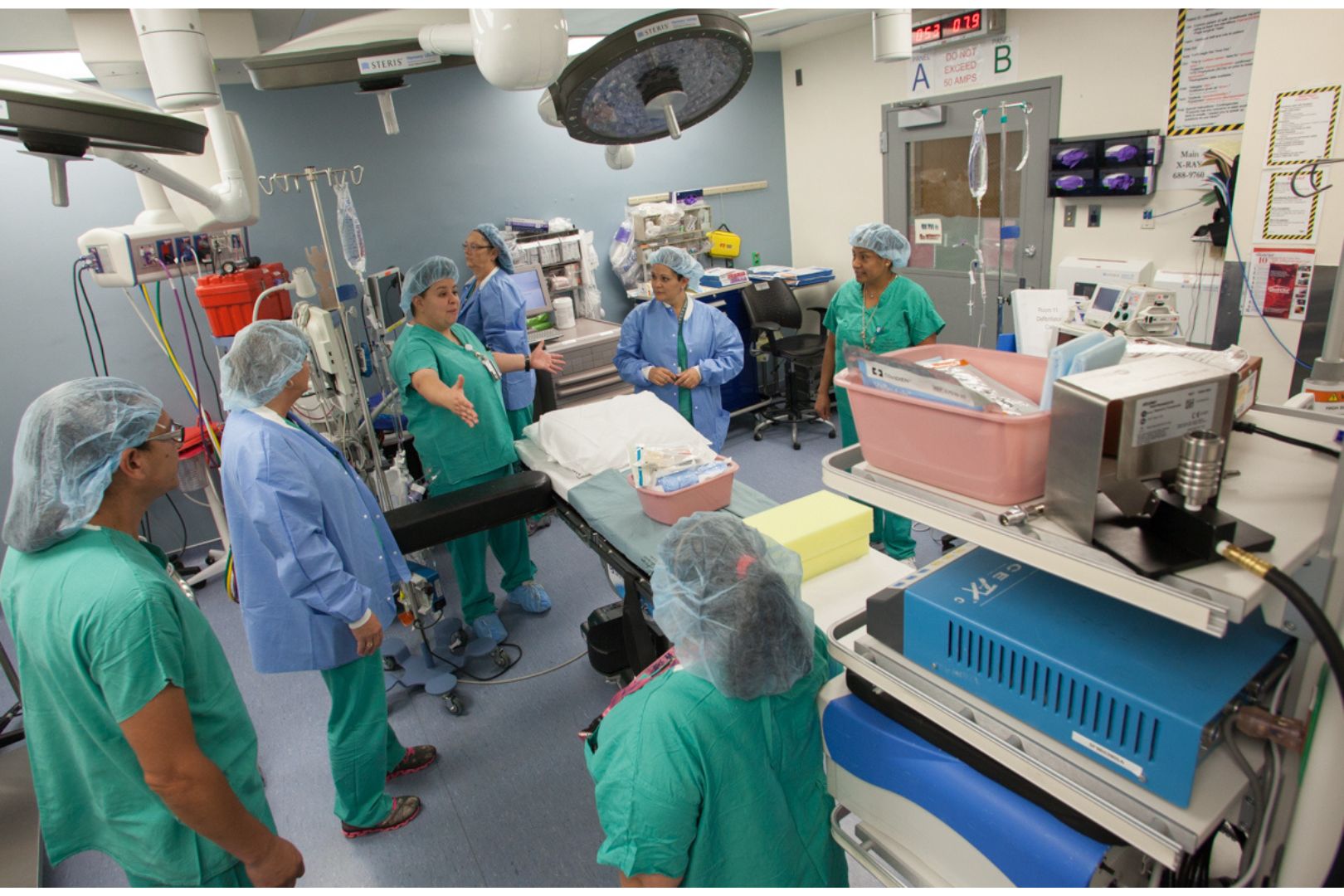 UNMH operating room team