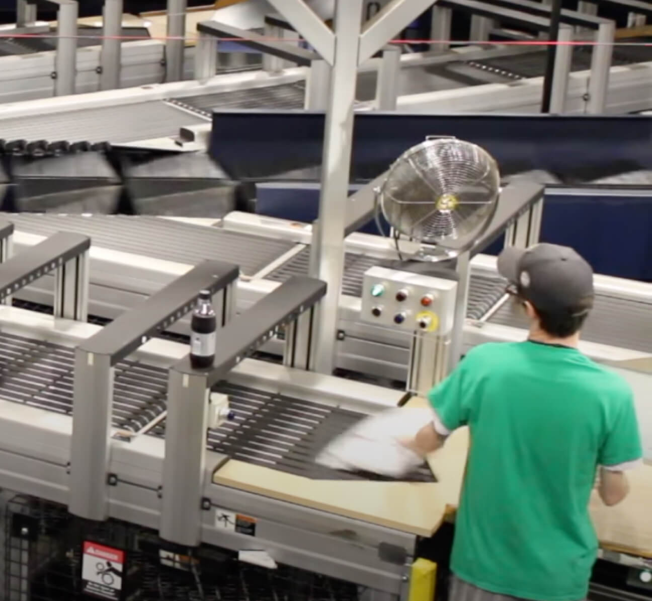 Employee working at a conveyer belt