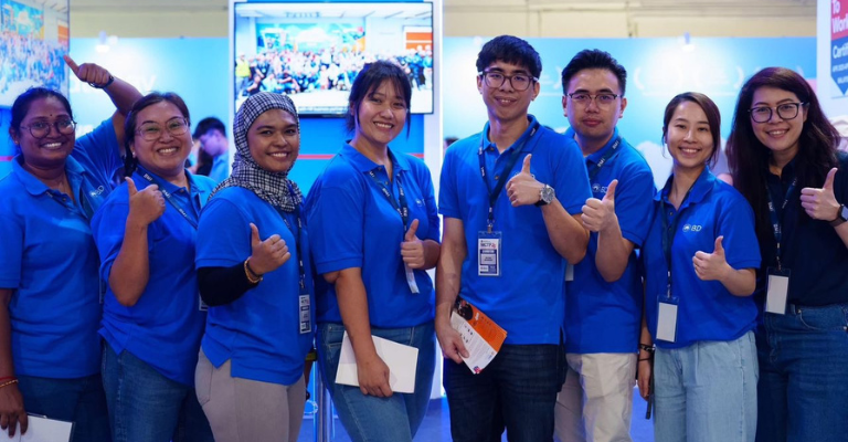 Group of BD associates from Malaysia smiling with their thumbs up