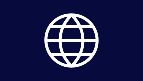 Imagen que muestra un icono de un globo terr&aacute;queo blanco con l&iacute;neas de longitud y latitud sobre un fondo azul oscuro, representando la colaboraci&oacute;n regulatoria global.