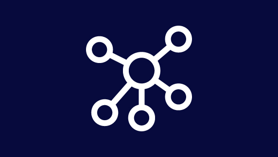 Icono blanco de estilo red, con un c&iacute;rculo central conectado a cinco c&iacute;rculos m&aacute;s peque&ntilde;os, mostrado sobre un fondo azul oscuro, que simboliza la conectividad o la colaboraci&oacute;n.