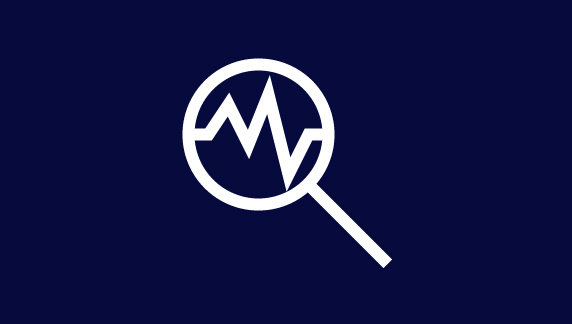 Icono de lupa blanca que contiene una l&iacute;nea anal&iacute;tica dentada, mostrado sobre un fondo azul oscuro, que representa el an&aacute;lisis de datos o la investigaci&oacute;n.