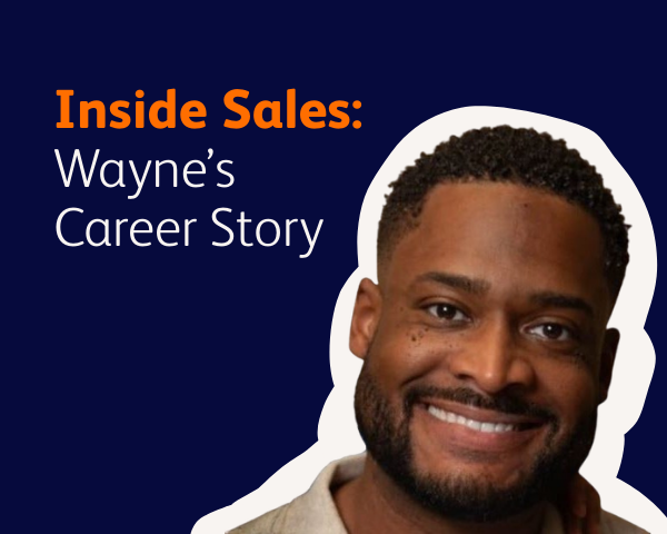 Gráfico sobre un fondo azul oscuro con el texto «Inside Sales: La historia profesional de Wayne» junto a una foto de retrato.