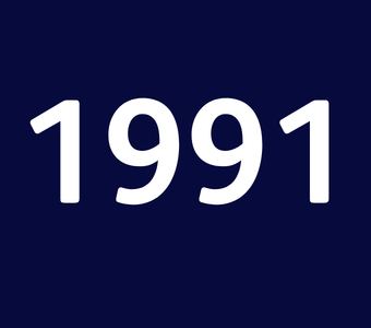 El a&ntilde;o &ldquo;1991&rdquo; mostrado en texto blanco sobre un fondo azul oscuro.