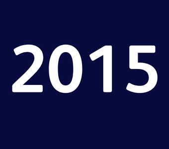 El a&ntilde;o &ldquo;2015&rdquo; mostrado en texto blanco sobre un fondo azul oscuro.
