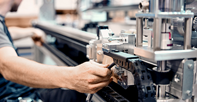 ロボット機械に取り組む日本の現場エージェント