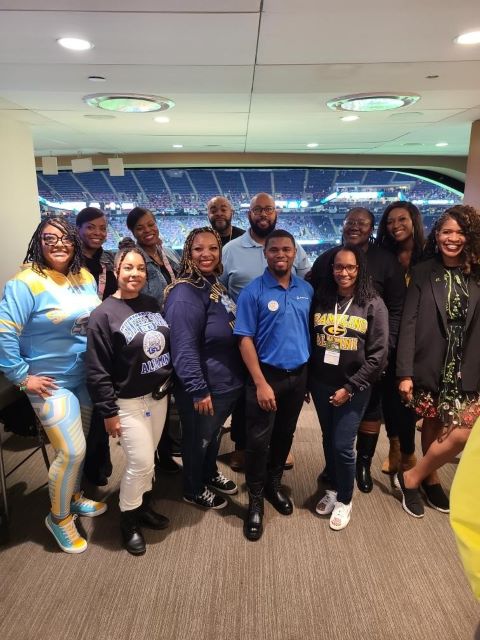 Wilton poses with a large group of BBEA members