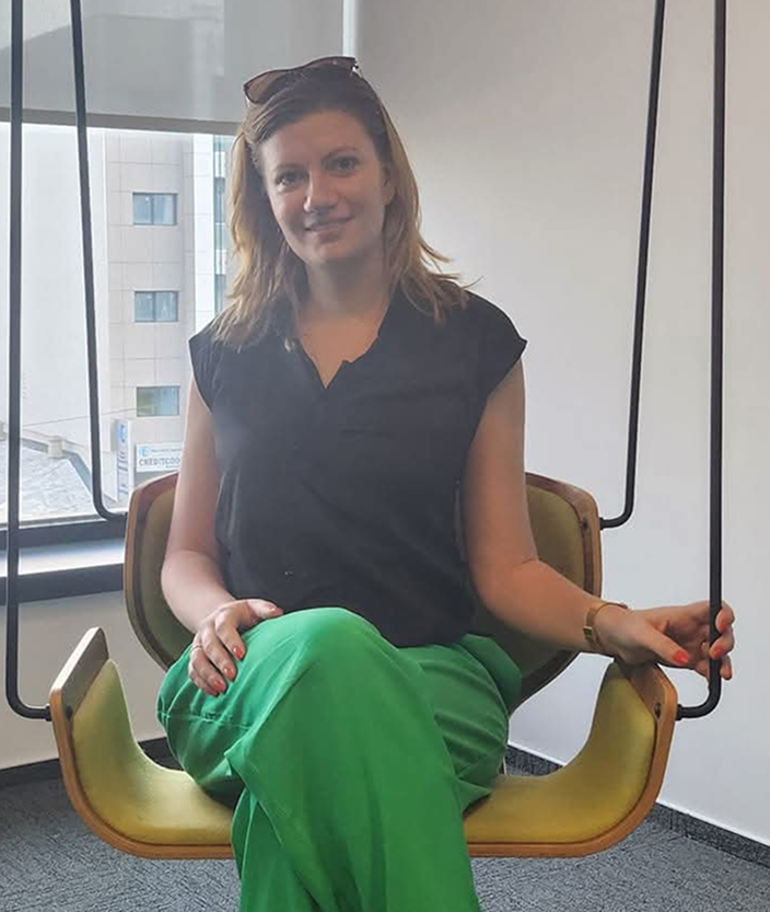 Portrait of Loredana Muziciuc, Team Lead for EMEA Inside Distribution Managers.