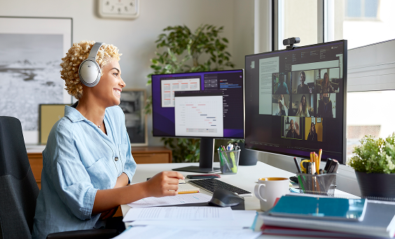 girl in headphones in front of the computer