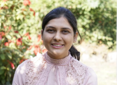 headshot of navita