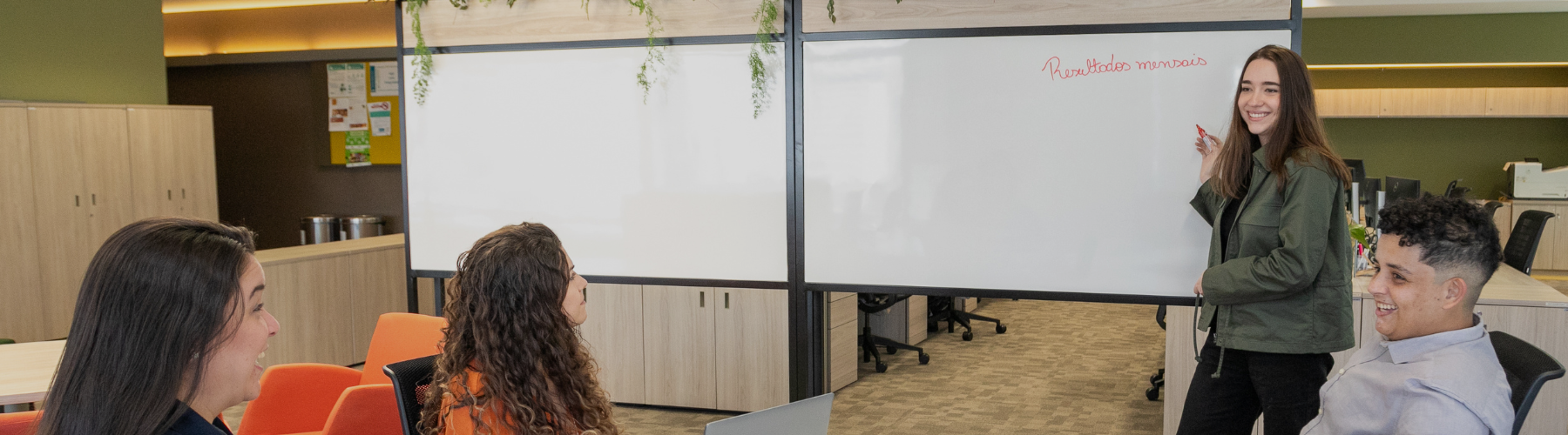 Early Careers at Cargill, featuring young professionals collaborating in a classroom and learning environment.