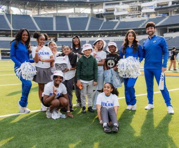 Group of kids at the Cedars-Sinai and Rams event