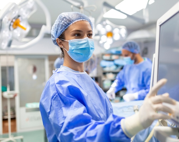 nurse in the surgery room