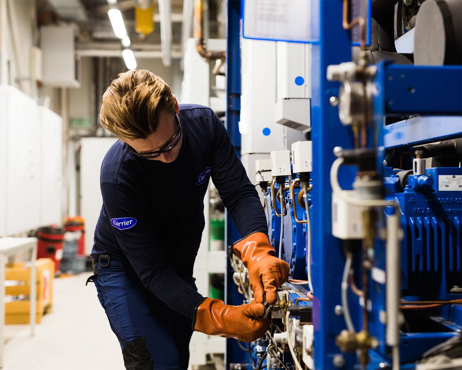 worker with orange gloves