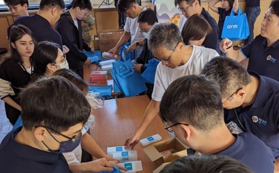 Team taiwan working together