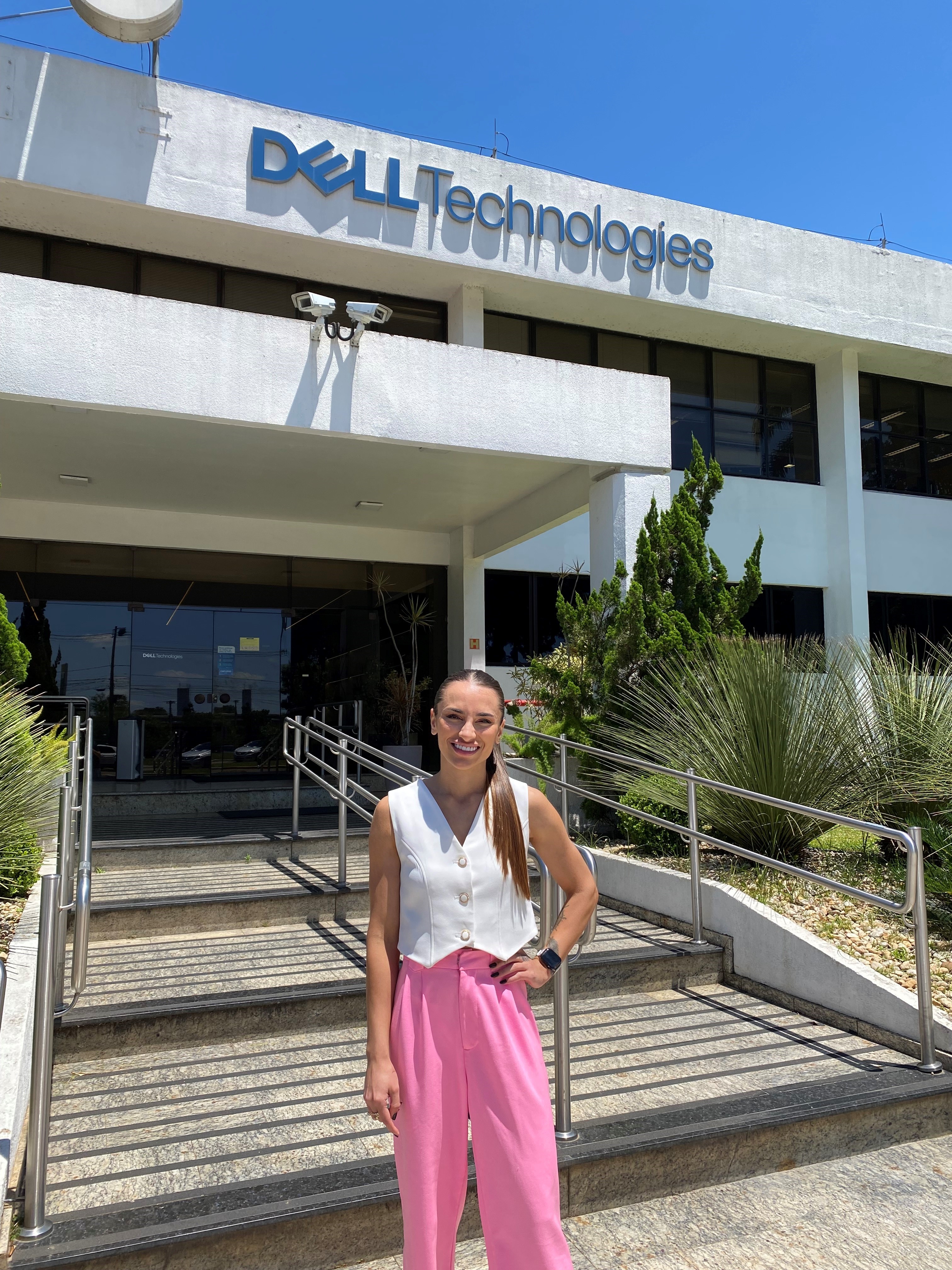 Eduarda standing outside the Dell Brazil office