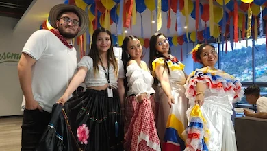 Customer Service Salary in Bogotá: How TTEC Rewards Bilingual Excellence