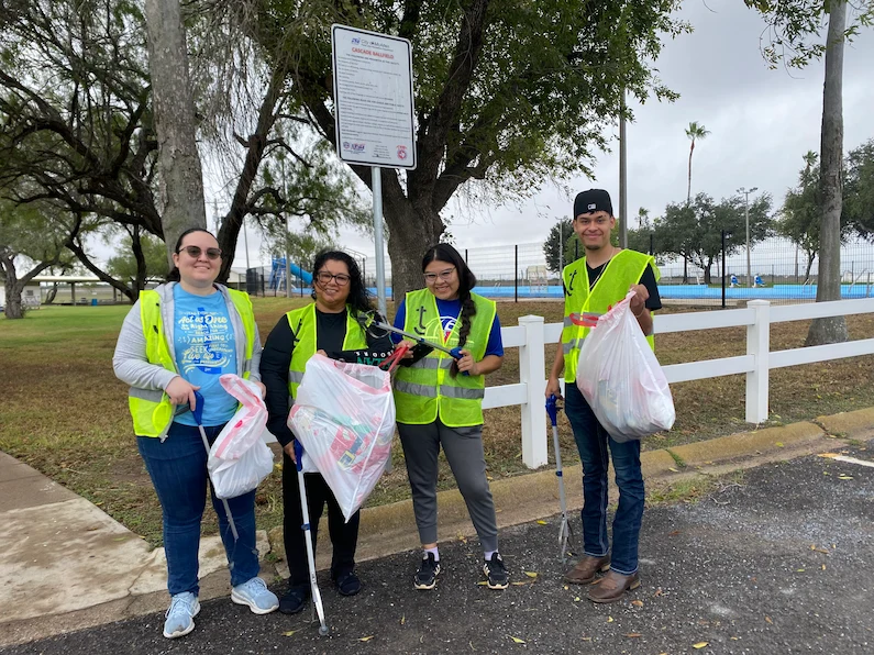 TTEC team members volunteering for a clean up