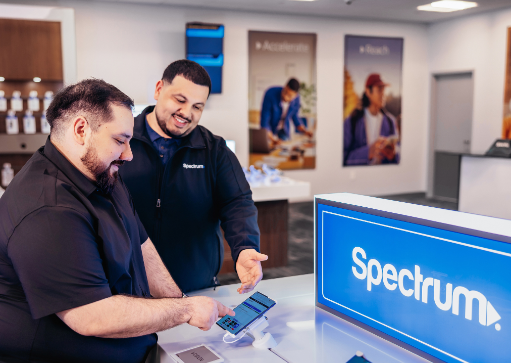 Store employee showing a male customer a phone