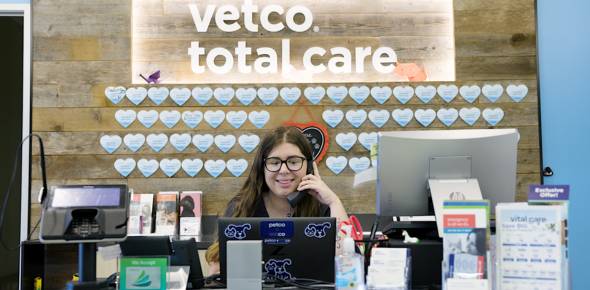 Receptionist at Vetco Total Care desk