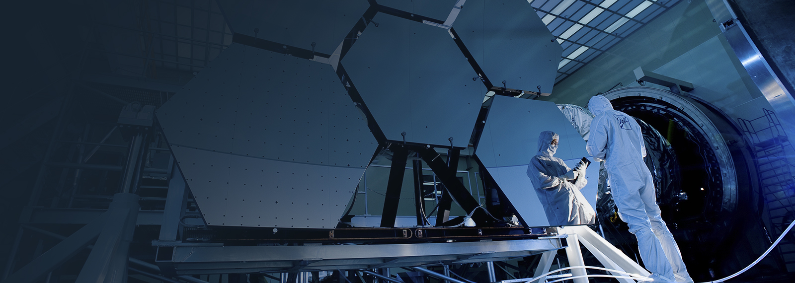 Inspecting hexagonal mirror array in cleanroom