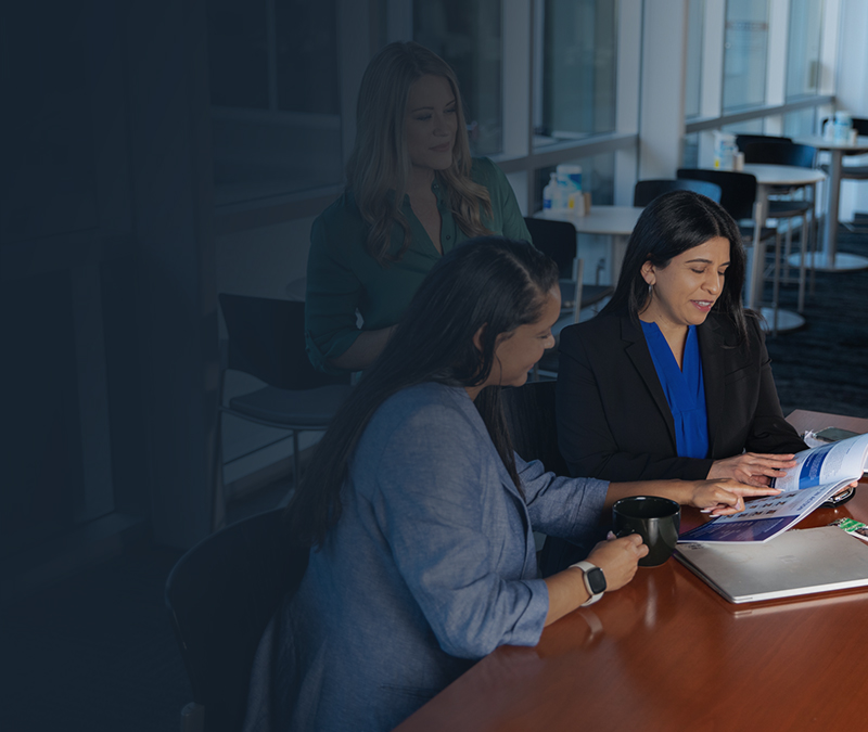 Same collaborative office scene in a smaller format.