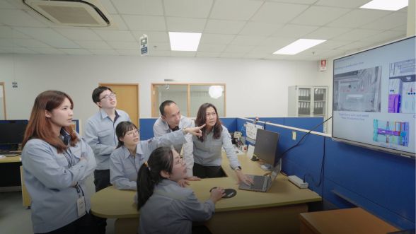 Ford manufacturing team in Thailand discussing AI support