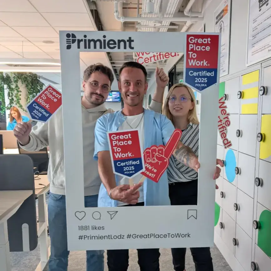 employees with cut frame for an award