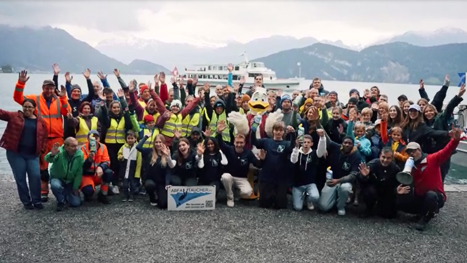 Group photo of attendees at community clean up event