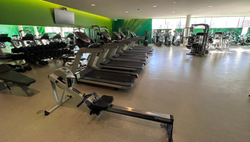 Fortaleza fitness center facility machines, treadmills and weight benches