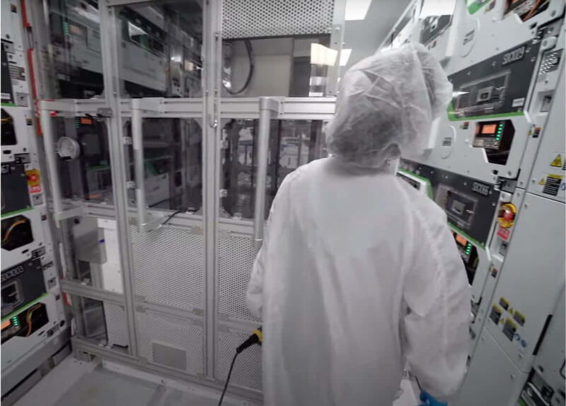 Hinter dieser Tür: Besichtigen Sie zwei Entwicklungsfabriken von Intel Assembly Test Technology Video