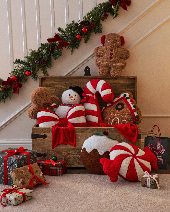 Festive decorations in front of staircase