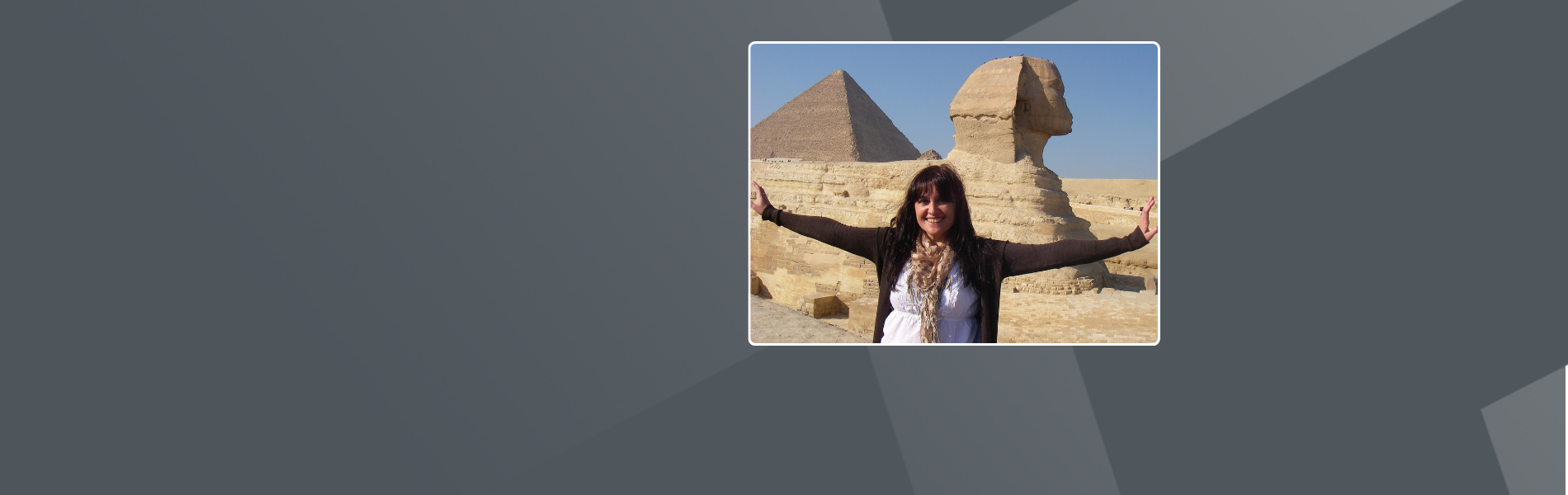 Zulma, Argentinian woman with brown hair, standing in front of Egyptian Pyramids