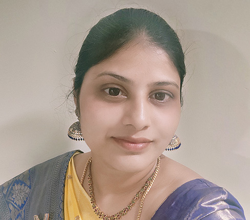 Picture of BabyRani, Senior Principal Statistical Programmer at Parexel, she is looking at the camera with a smile on her lips, she is wearing a sari.