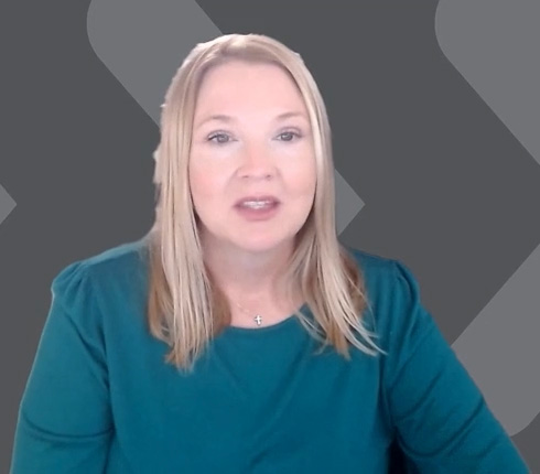 Another screenshot of Kelly with the same outfit and background.