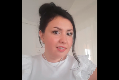 Screenshot of Cosmina recording a video